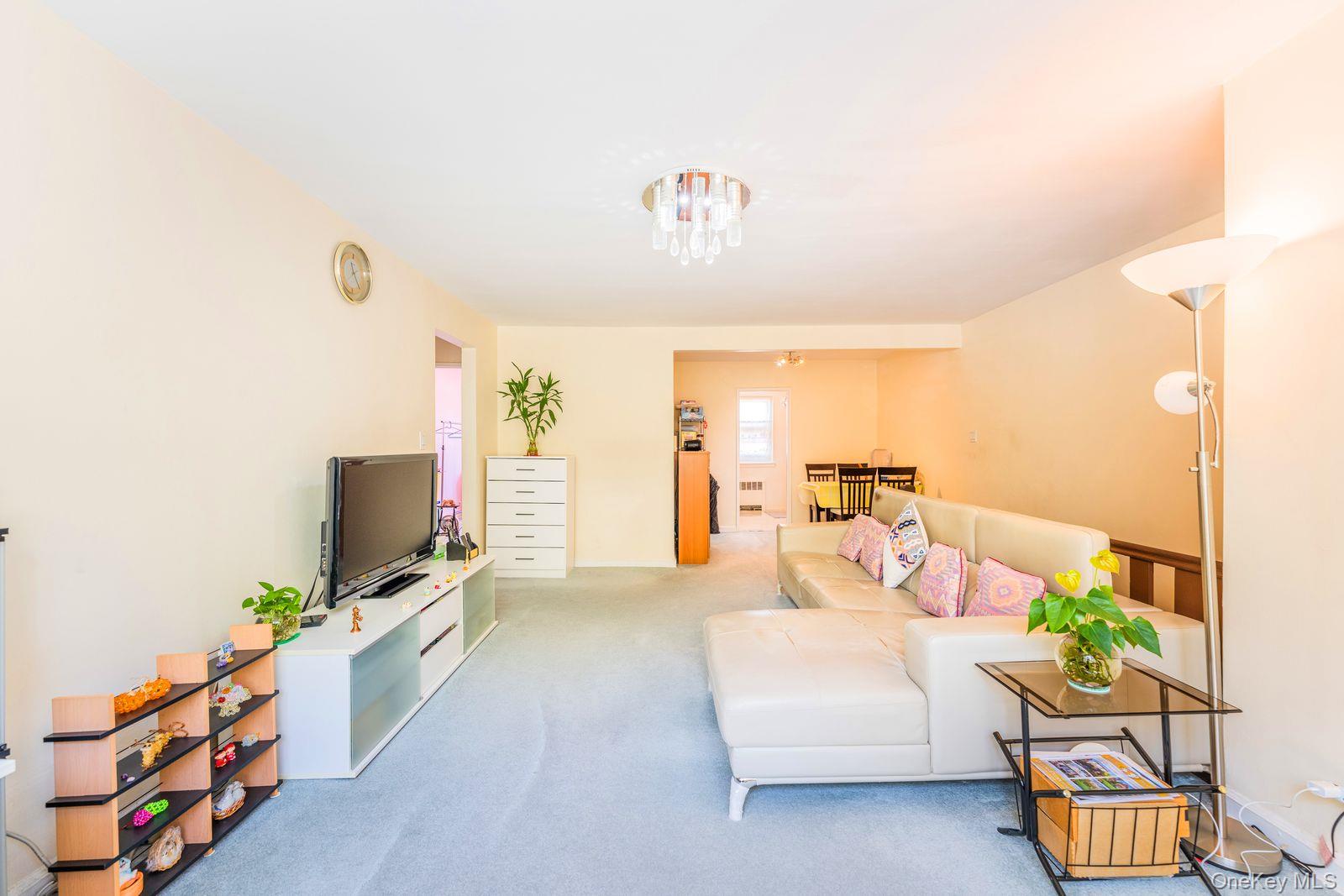 #11 photo, 69-28 kissena Boulevard, Kew Garden Hills , NY 11367