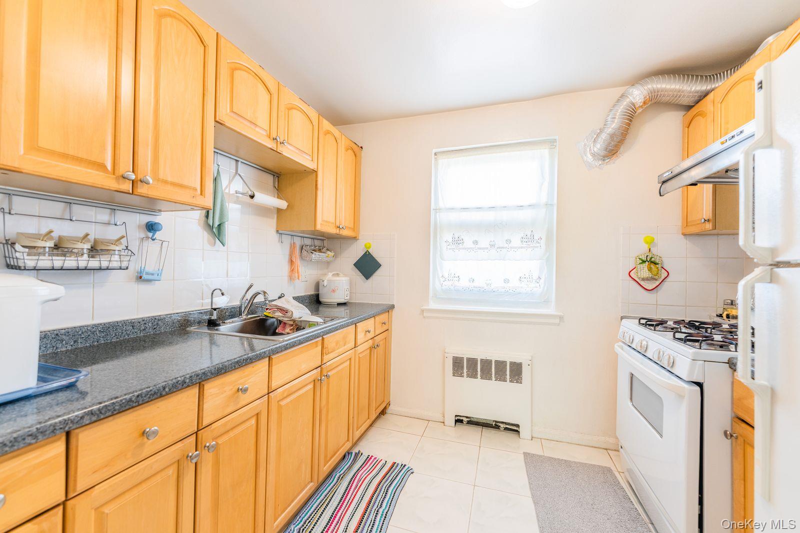 #13 photo, 69-28 kissena Boulevard, Kew Garden Hills , NY 11367