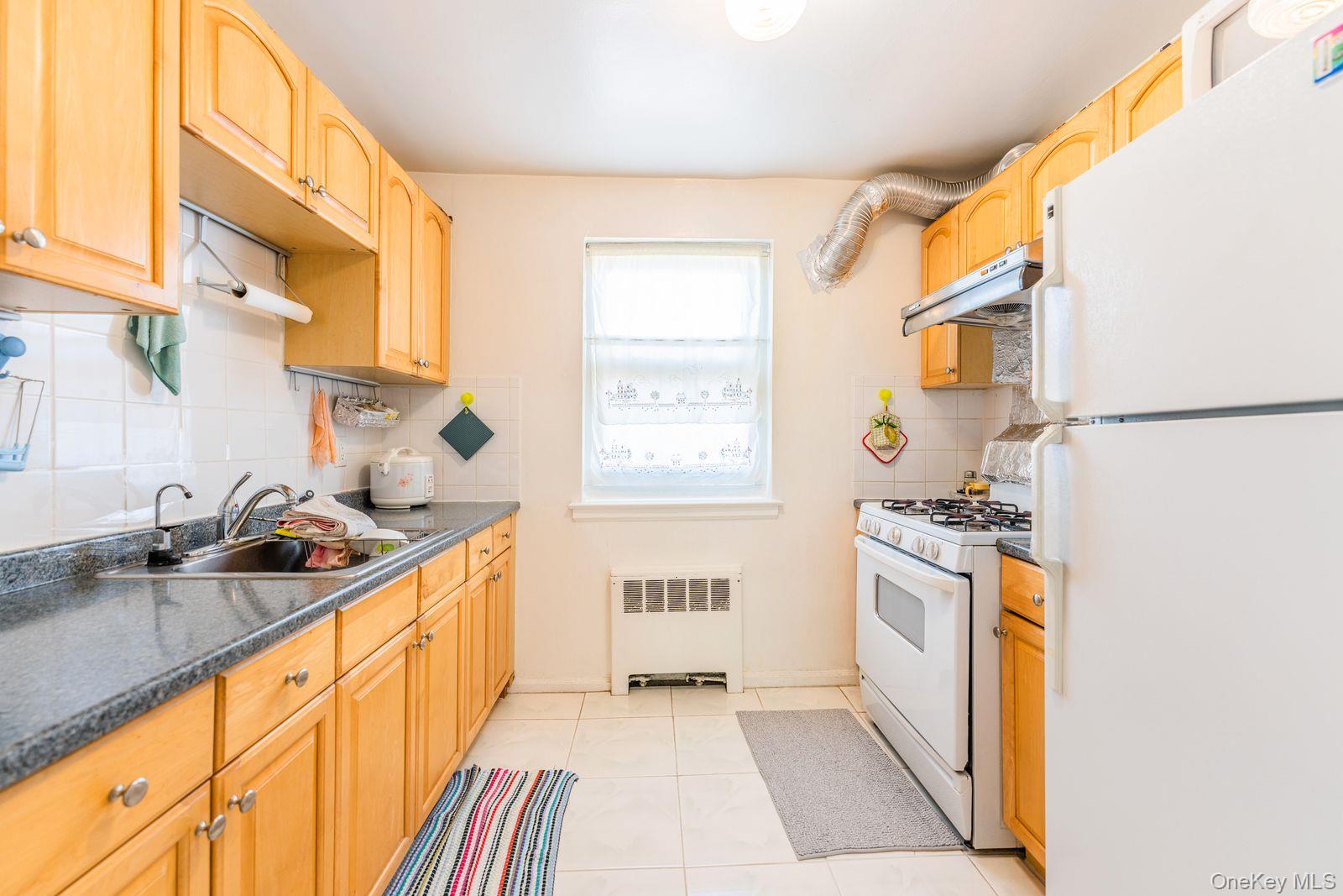 #15 photo, 69-28 kissena Boulevard, Kew Garden Hills , NY 11367