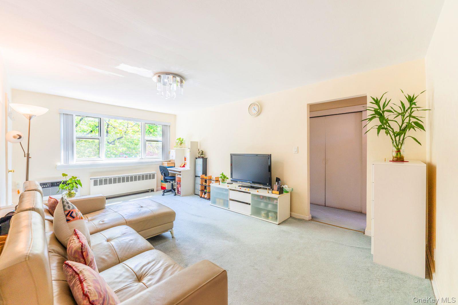 #5 photo, 69-28 kissena Boulevard, Kew Garden Hills , NY 11367