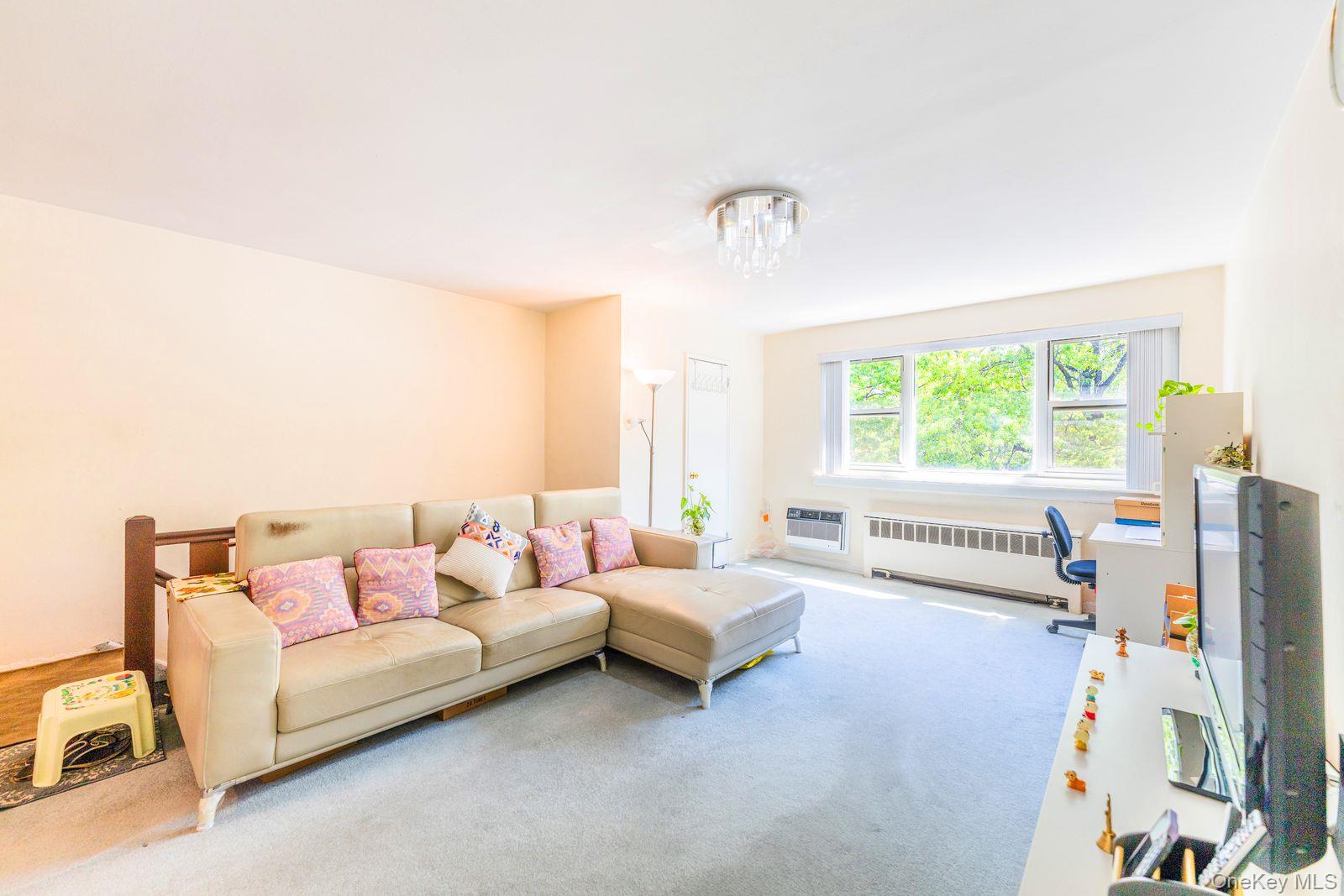 #6 photo, 69-28 kissena Boulevard, Kew Garden Hills , NY 11367