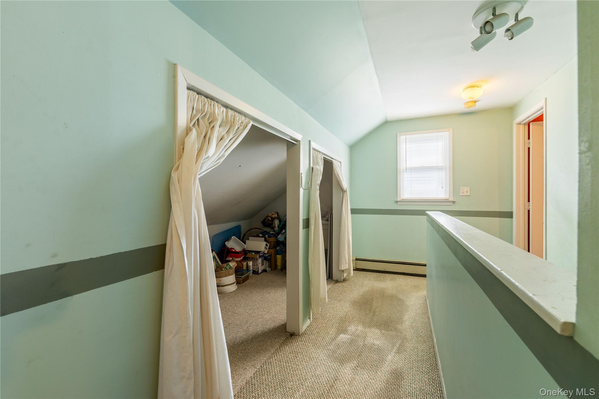 #18 photo, 959 N 5th Street, New Hyde Park , NY 11040