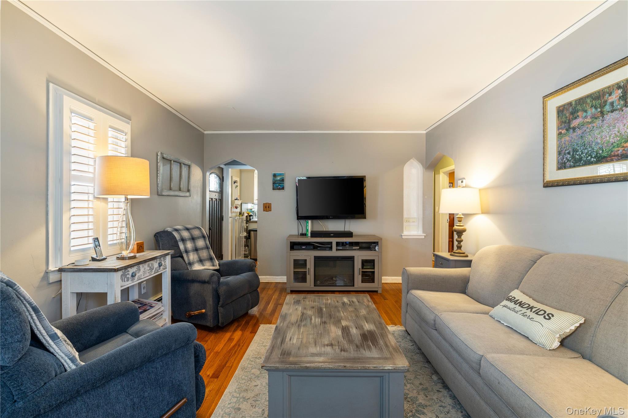 #5 photo, 959 N 5th Street, New Hyde Park , NY 11040