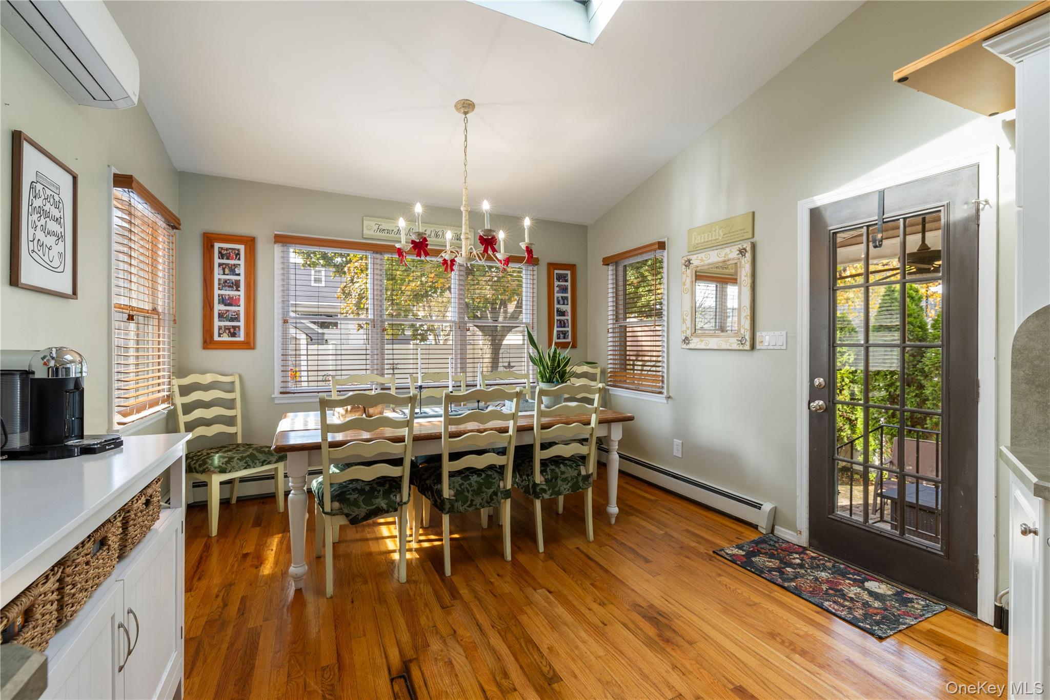 #7 photo, 959 N 5th Street, New Hyde Park , NY 11040