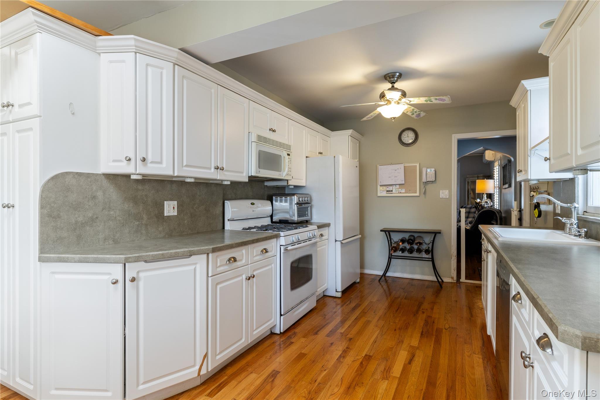 #8 photo, 959 N 5th Street, New Hyde Park , NY 11040