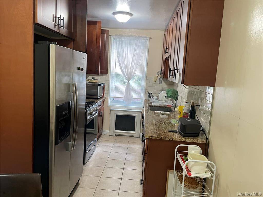 #7 photo, 1296 Midland Ave, #B2, Yonkers , NY 10704