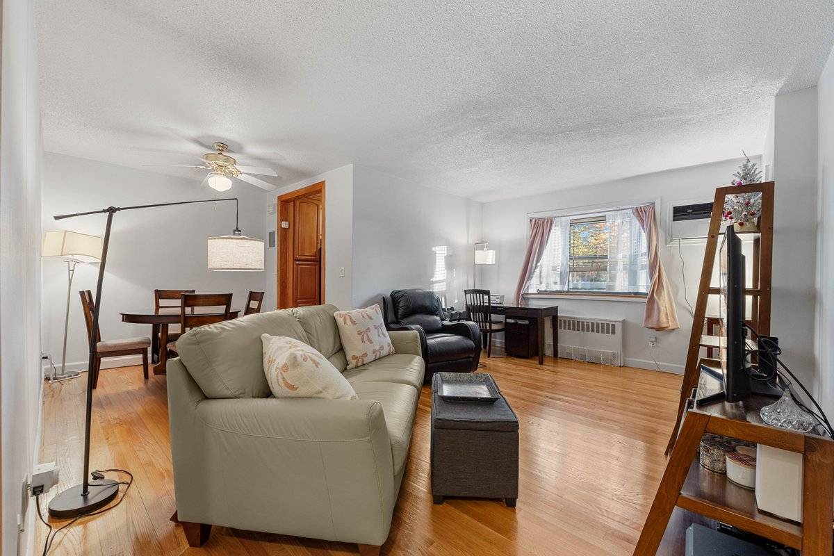 #5 photo, 157-45 17th Rd, #1, Whitestone , NY 11357