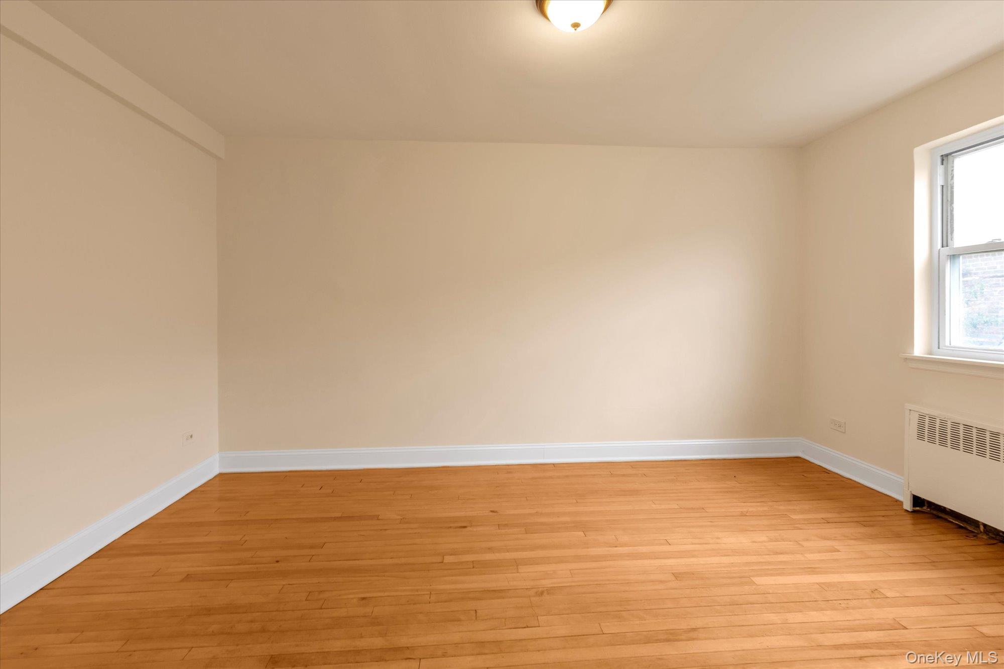 #7 photo, 20-21 Parsons Boulevard, Whitestone , NY 11357