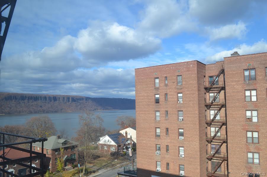 #2 photo, 650 Warburton Avenue, Yonkers , NY 10701