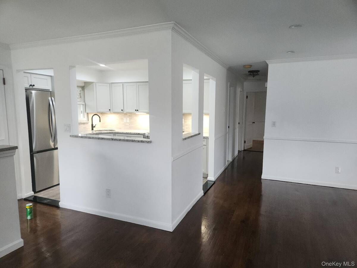 #2 photo, 147 Connetquot Road, Oakdale , NY 11769