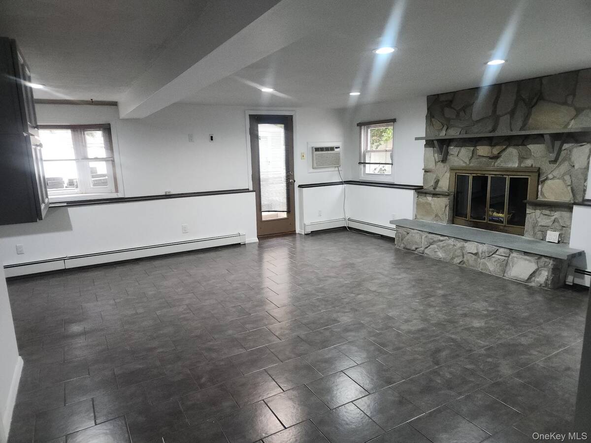 #4 photo, 147 Connetquot Road, Oakdale , NY 11769