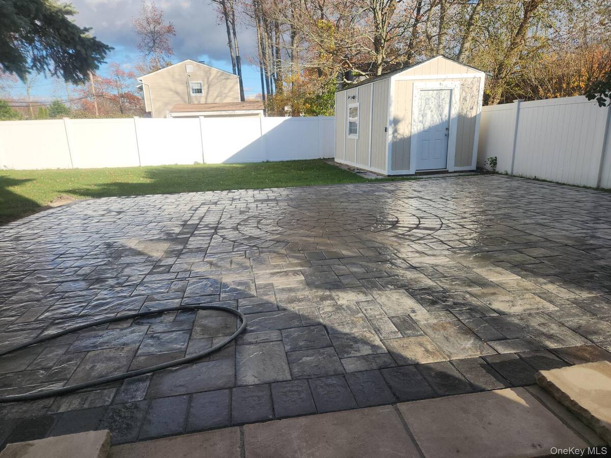 #5 photo, 147 Connetquot Road, Oakdale , NY 11769