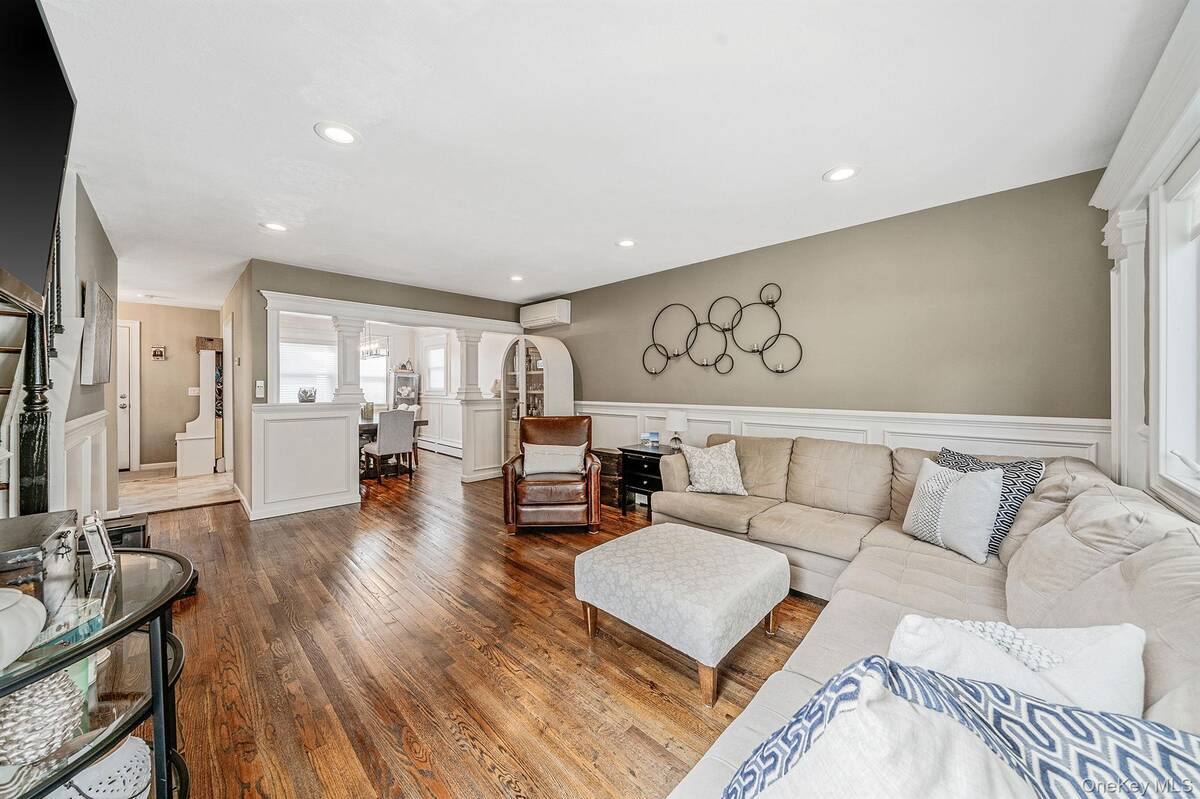 #11 photo, 785 Franklyn Avenue, Bohemia , NY 11716