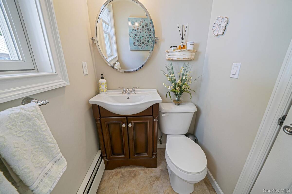 #12 photo, 785 Franklyn Avenue, Bohemia , NY 11716