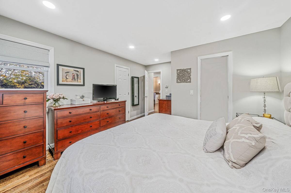 #14 photo, 785 Franklyn Avenue, Bohemia , NY 11716