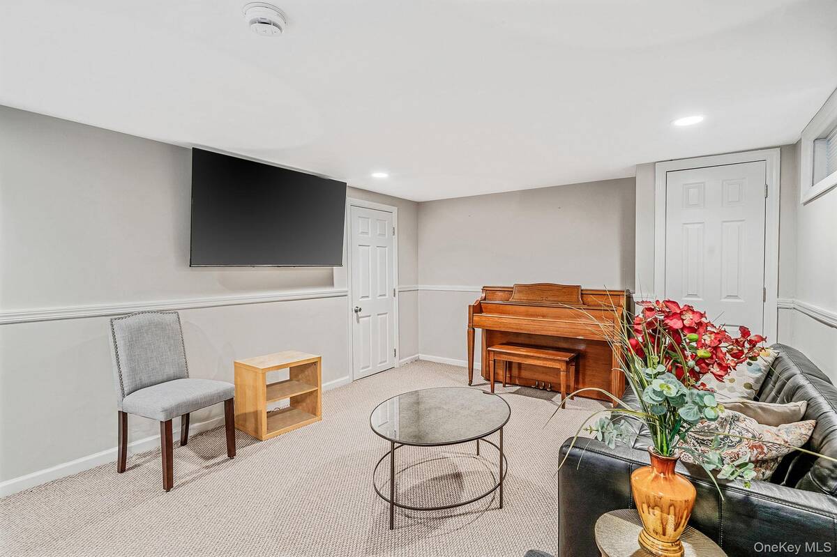 #22 photo, 785 Franklyn Avenue, Bohemia , NY 11716