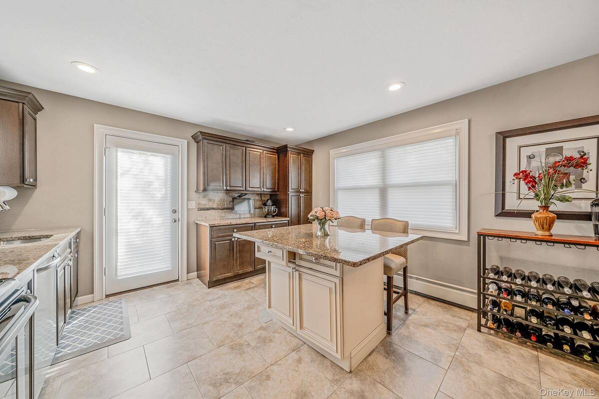 #6 photo, 785 Franklyn Avenue, Bohemia , NY 11716