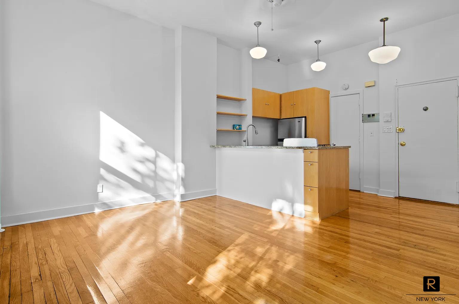 #3 photo, 491 W 22nd Street, Chelsea , NY 10011