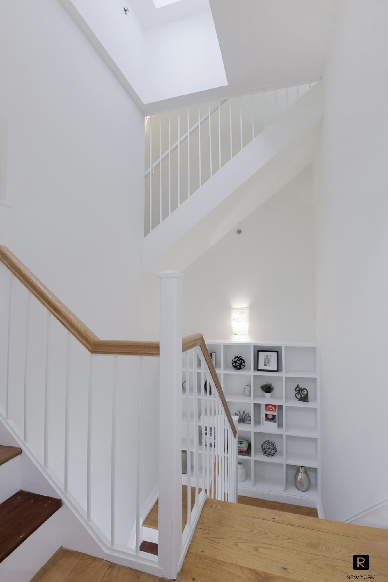 #5 photo, 407 E 12th Street, E. Greenwich Village , NY 10009