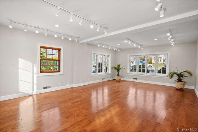 #11 photo, 555 E Boston Post Road, Mamaroneck , NY 10543