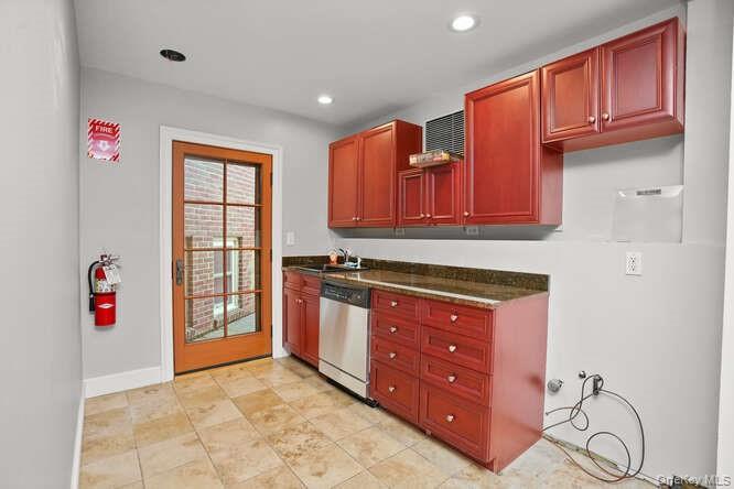 #8 photo, 555 E Boston Post Road, Mamaroneck , NY 10543