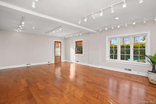 #9 photo, 555 E Boston Post Road, Mamaroneck , NY 10543