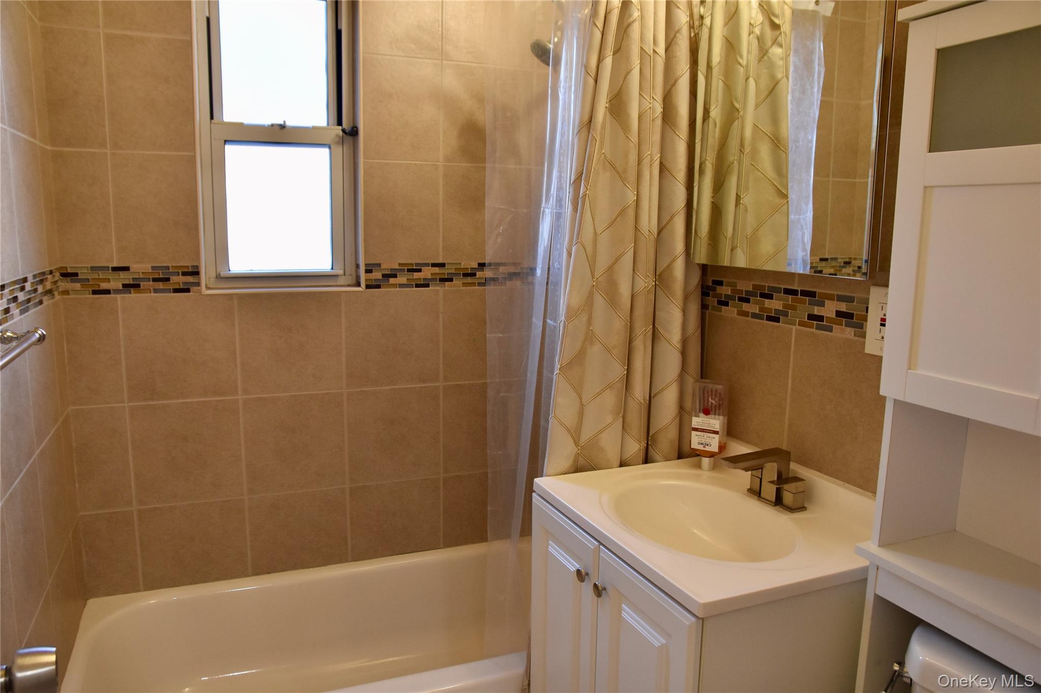 #15 photo, 198-44 Pompeii Avenue, Hollis , NY 11423