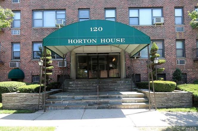 #1 photo, 120 Horton Highway, Mineola , NY 11501
