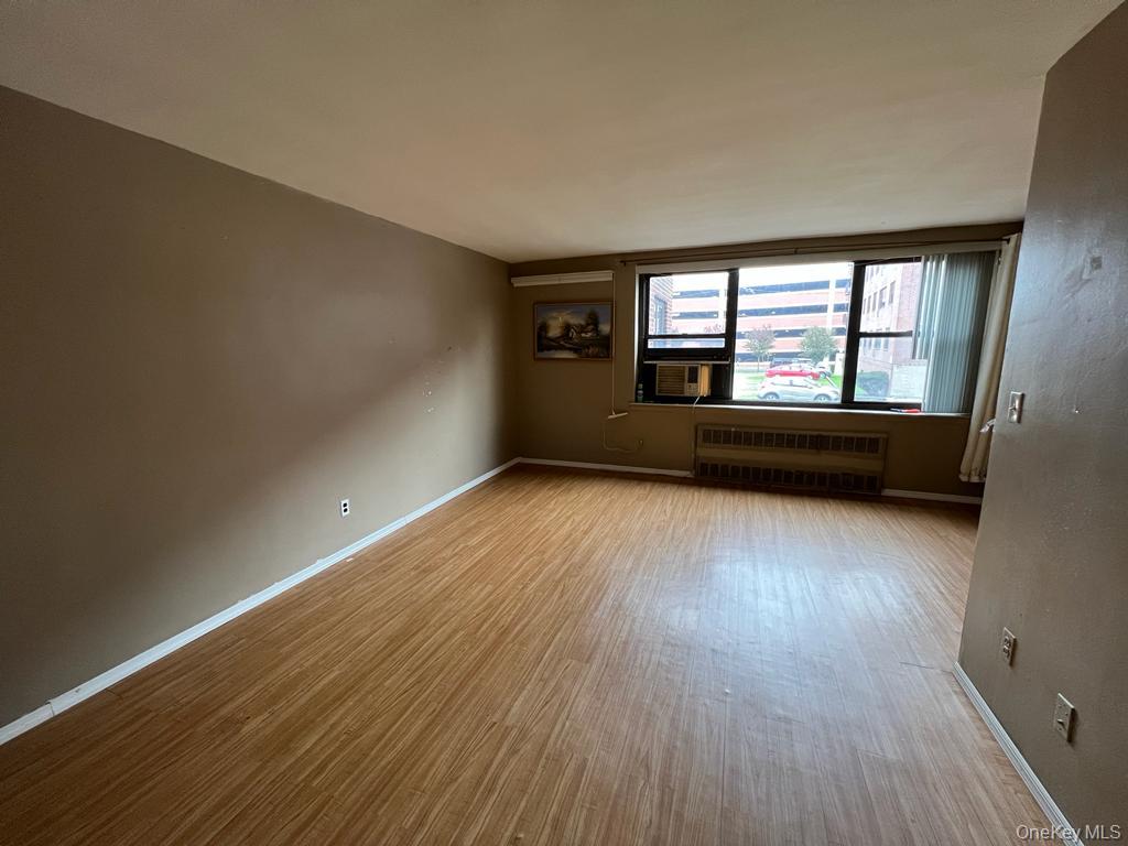 #3 photo, 120 Horton Highway, Mineola , NY 11501