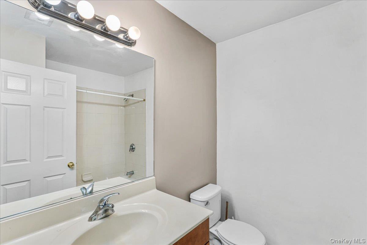 #11 photo, 122-16 Powells Cove Boulevard, קווינס College Point , NY 11356