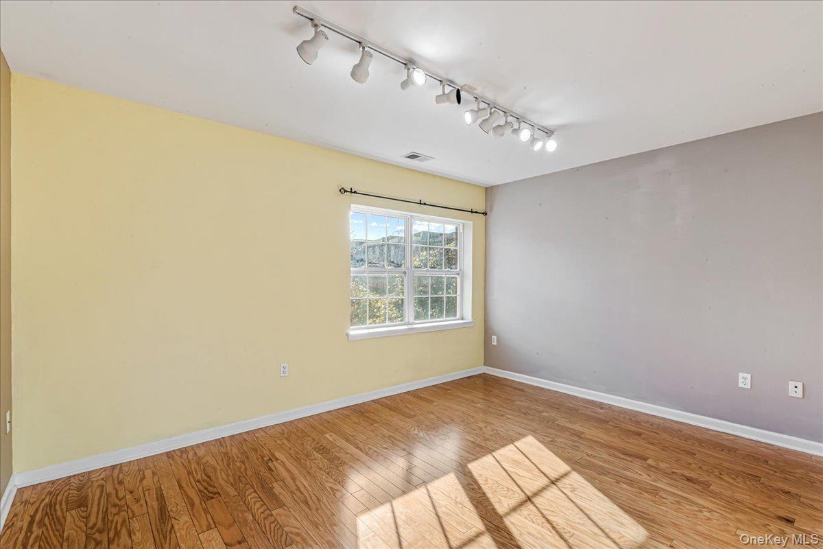 #12 photo, 122-16 Powells Cove Boulevard, קווינס College Point , NY 11356