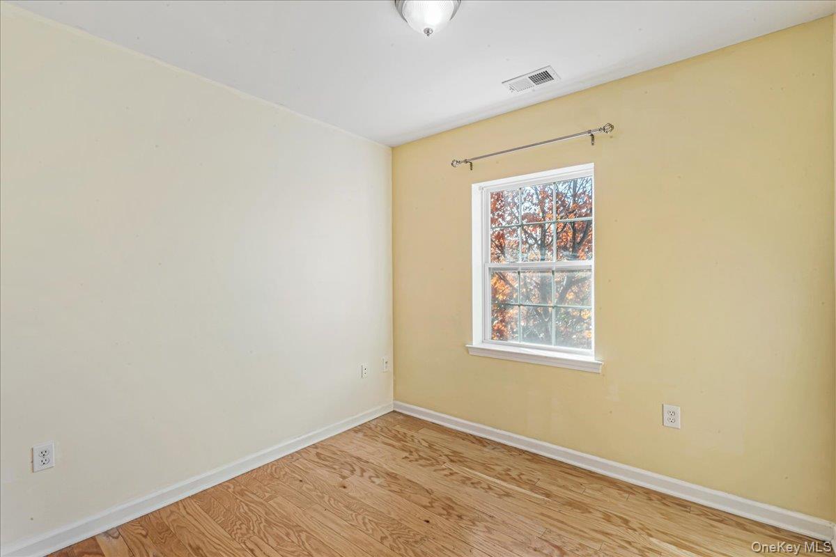 #16 photo, 122-16 Powells Cove Boulevard, קווינס College Point , NY 11356