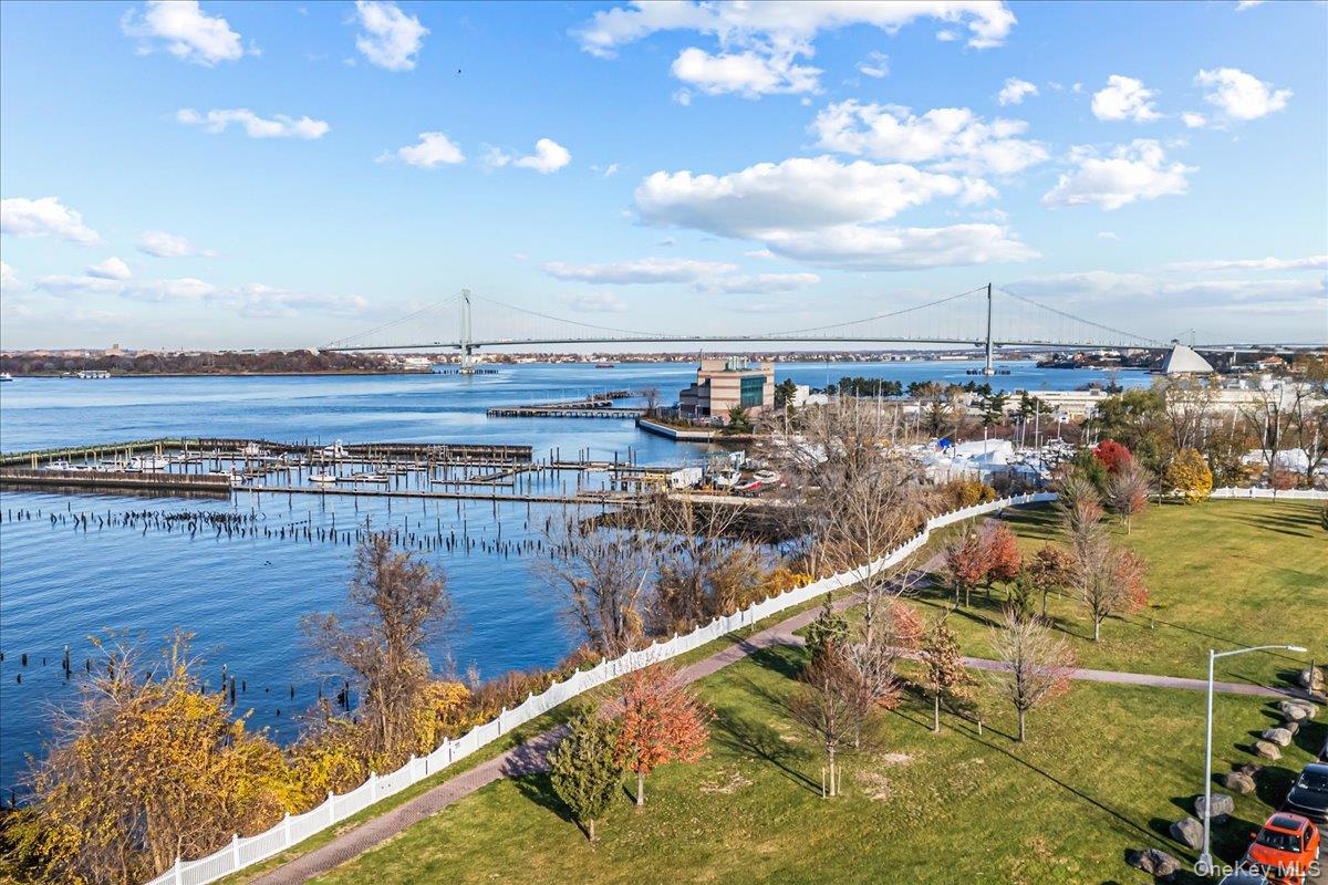 #17 photo, 122-16 Powells Cove Boulevard, קווינס College Point , NY 11356