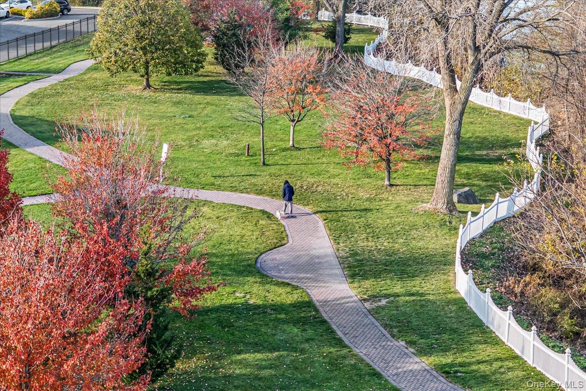 #18 photo, 122-16 Powells Cove Boulevard, קווינס College Point , NY 11356