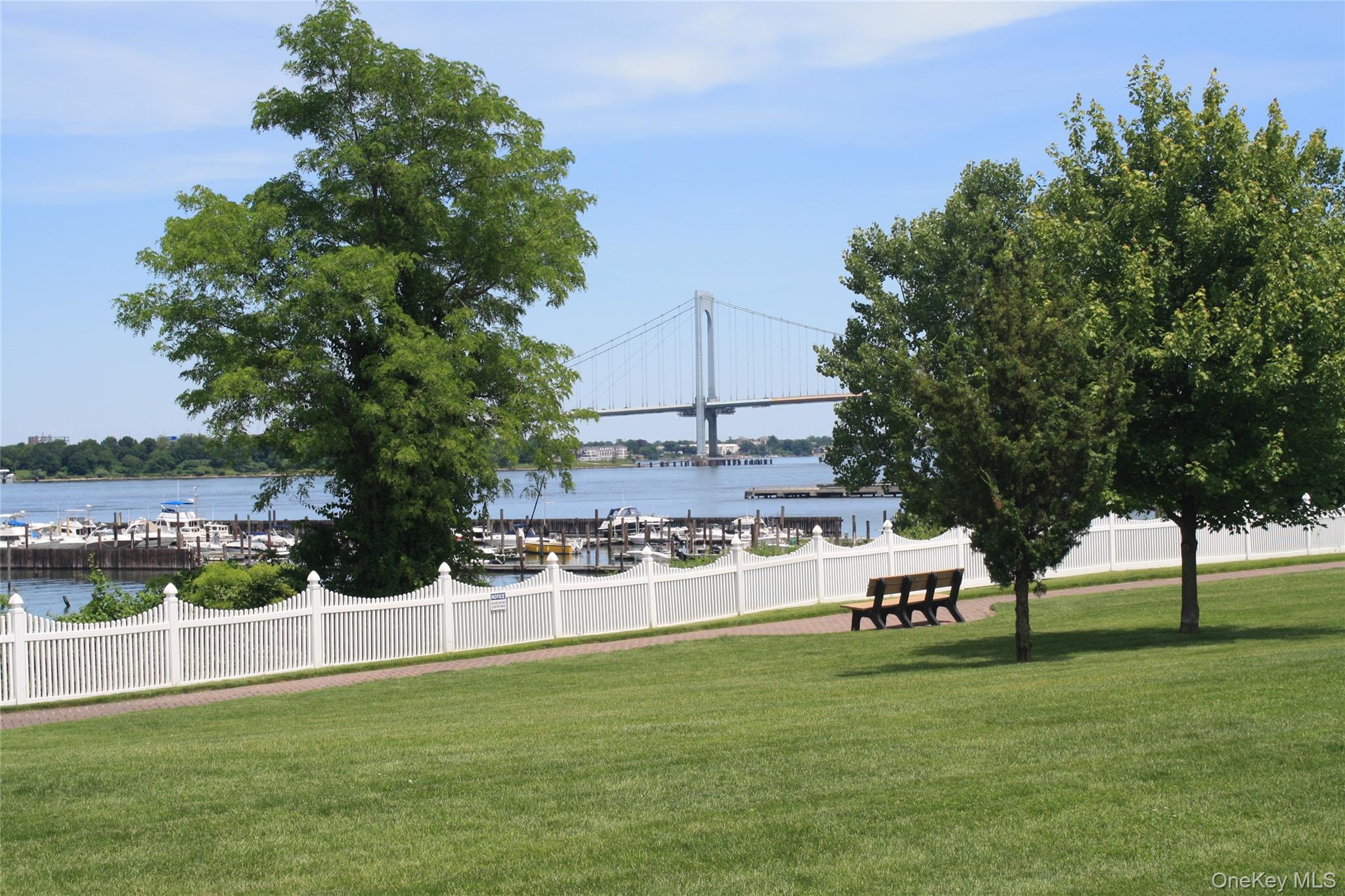 #19 photo, 122-16 Powells Cove Boulevard, קווינס College Point , NY 11356