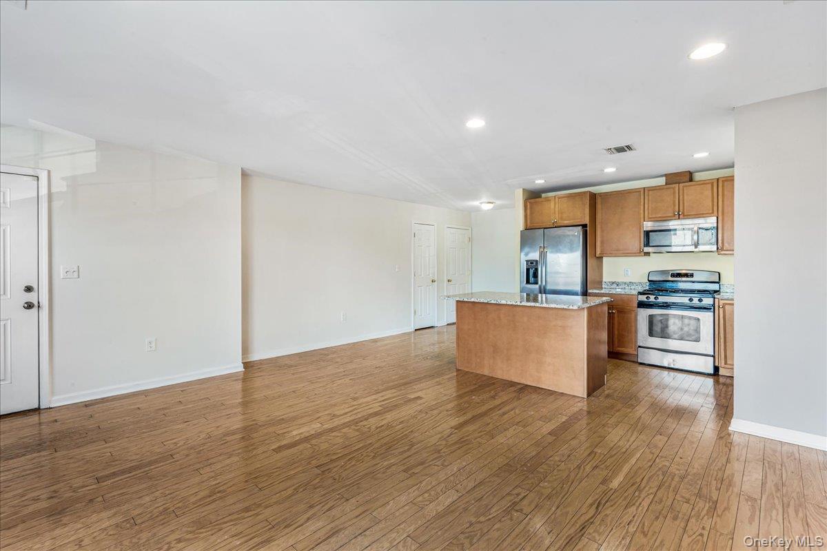 #5 photo, 122-16 Powells Cove Boulevard, קווינס College Point , NY 11356