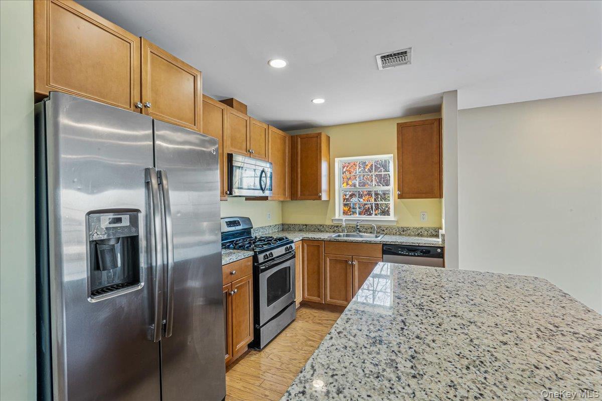 #7 photo, 122-16 Powells Cove Boulevard, קווינס College Point , NY 11356