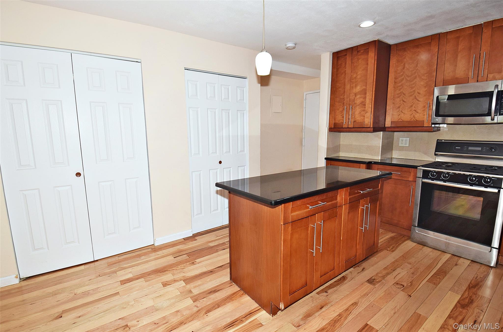 #7 photo, 12-32 Diane Place, Bayside , NY 11360