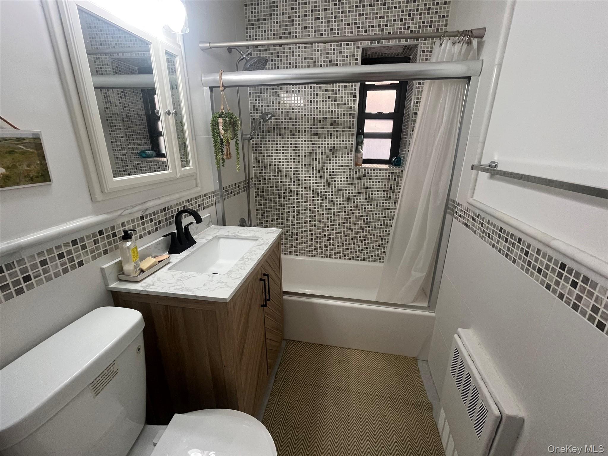 #16 photo, 75 knightsbridge Road, Great Neck , NY 11021