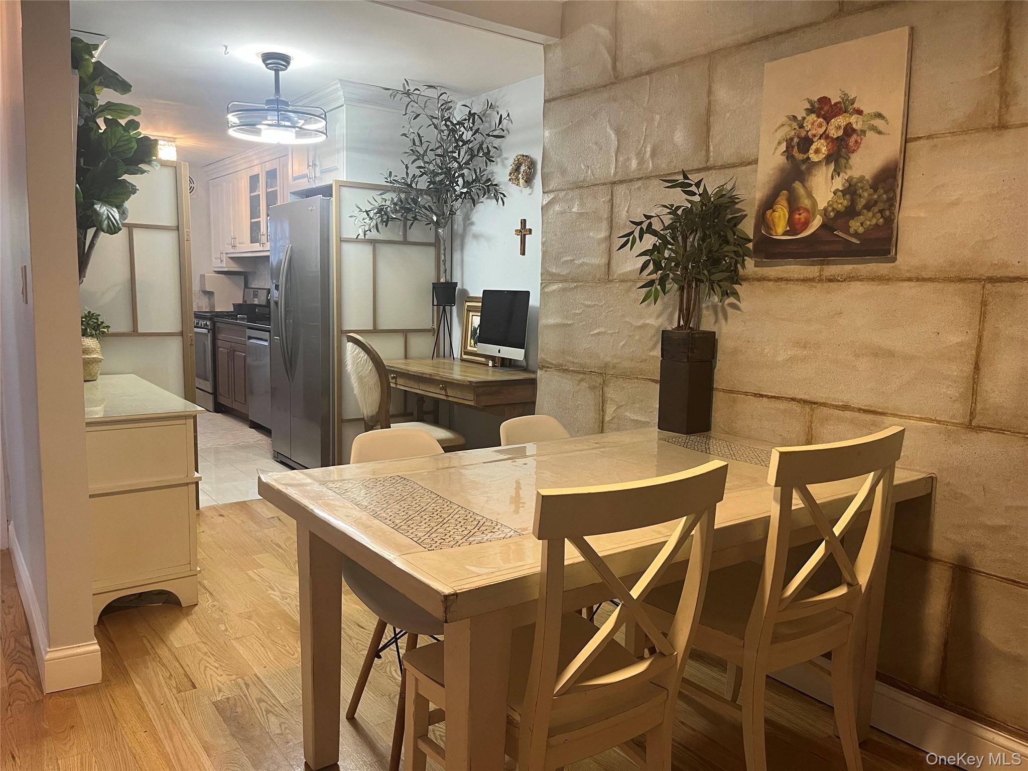 #17 photo, 75 knightsbridge Road, Great Neck , NY 11021