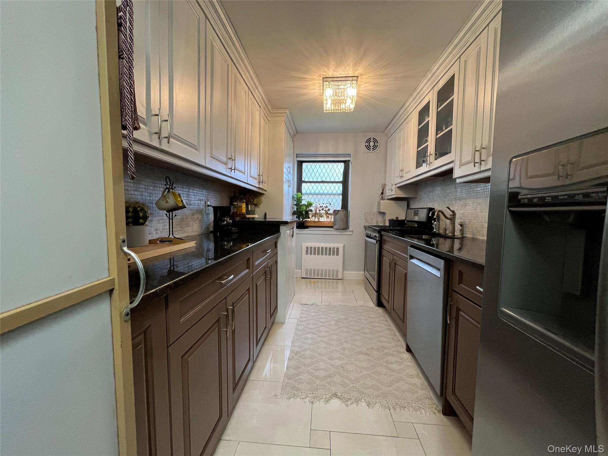 #20 photo, 75 knightsbridge Road, Great Neck , NY 11021