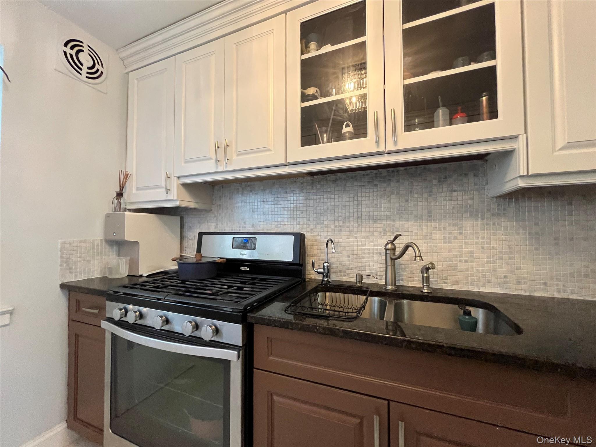 #8 photo, 75 knightsbridge Road, Great Neck , NY 11021