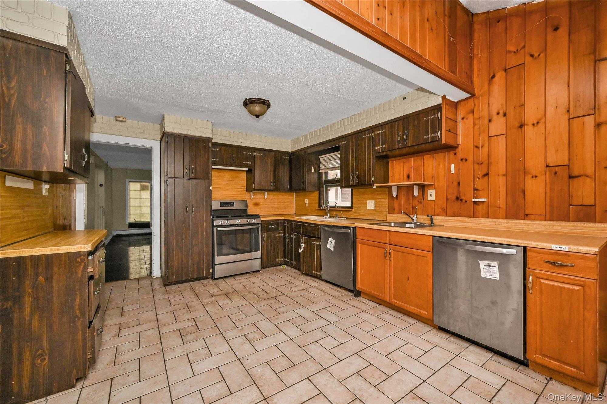 #14 photo, 218 Avery Place, Cedarhurst , NY 11516