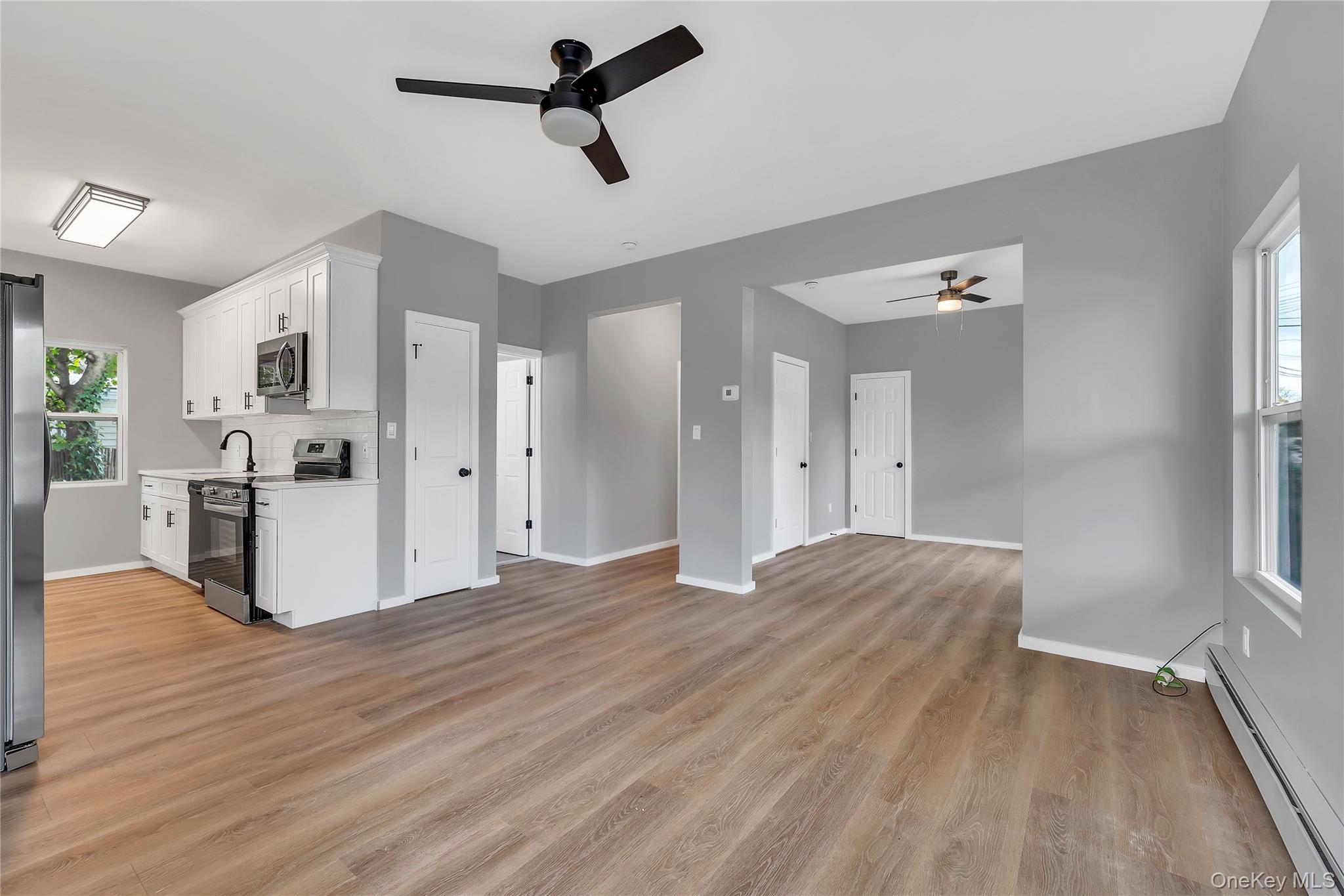 #10 photo, 432 East Avenue, Riverhead , NY 11901