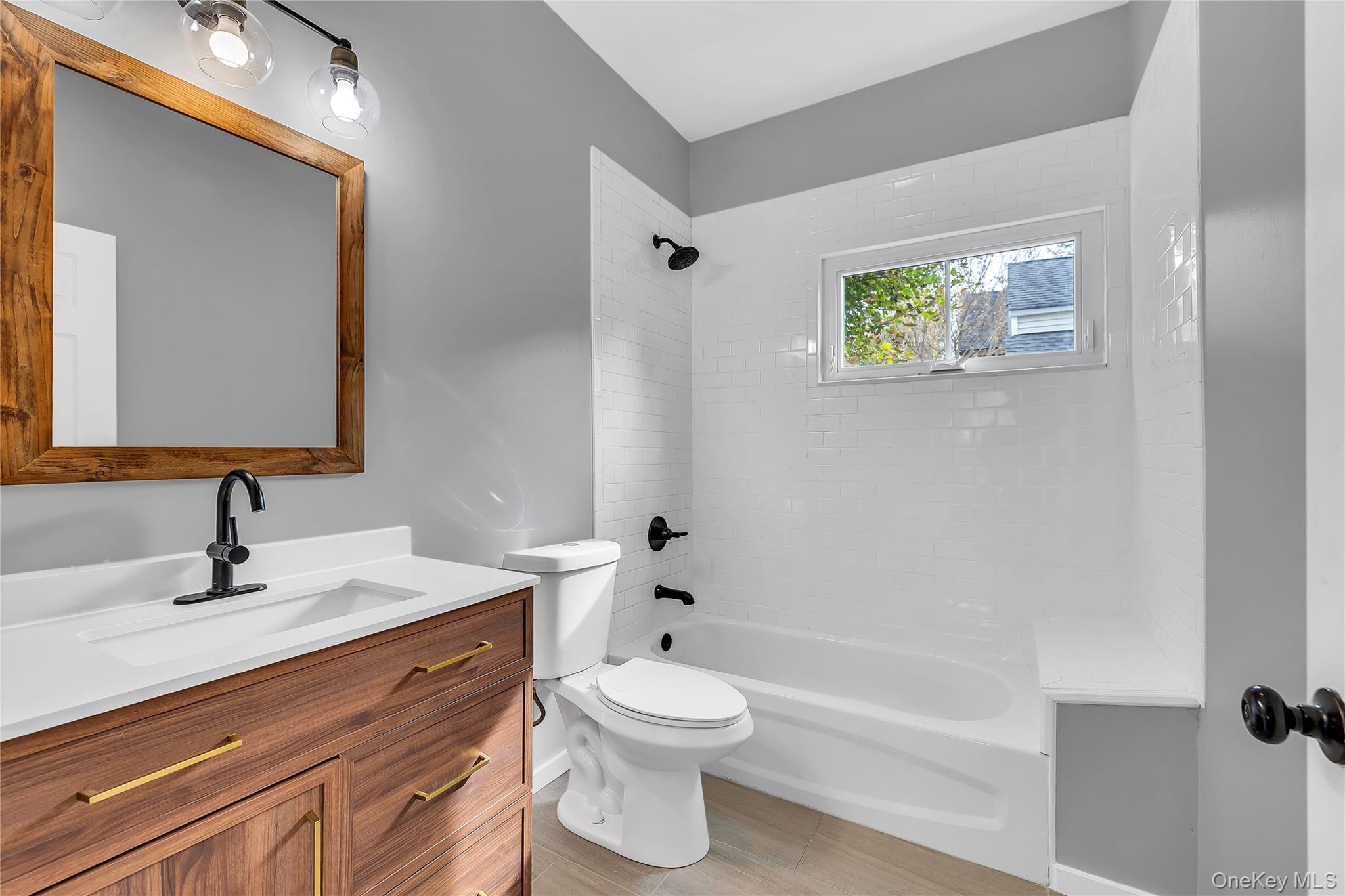 #13 photo, 432 East Avenue, Riverhead , NY 11901