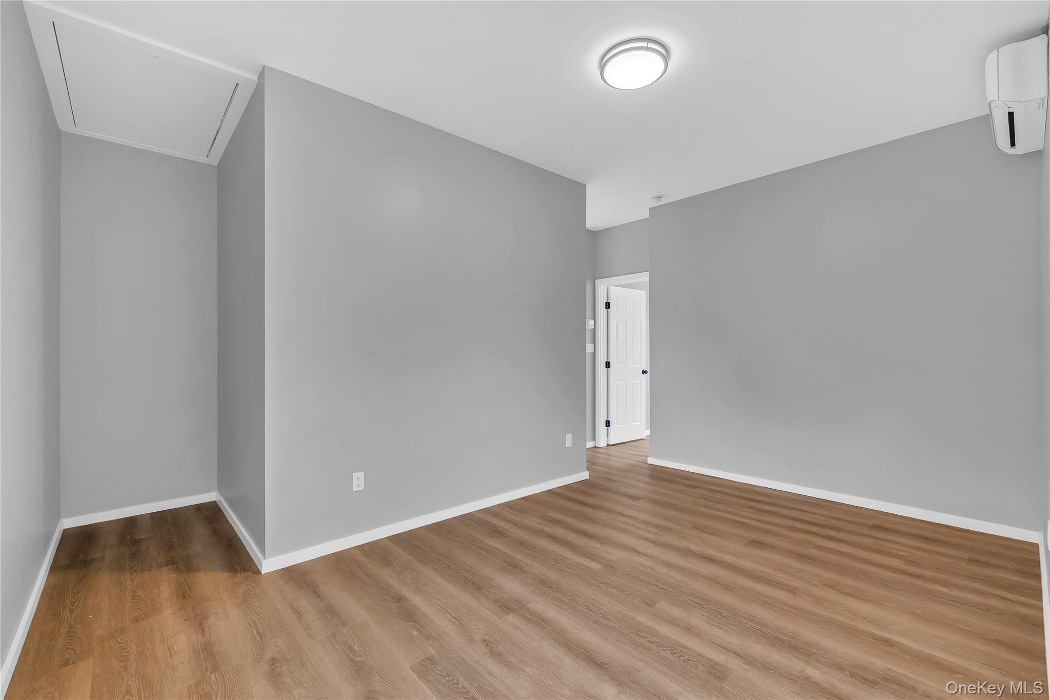 #16 photo, 432 East Avenue, Riverhead , NY 11901