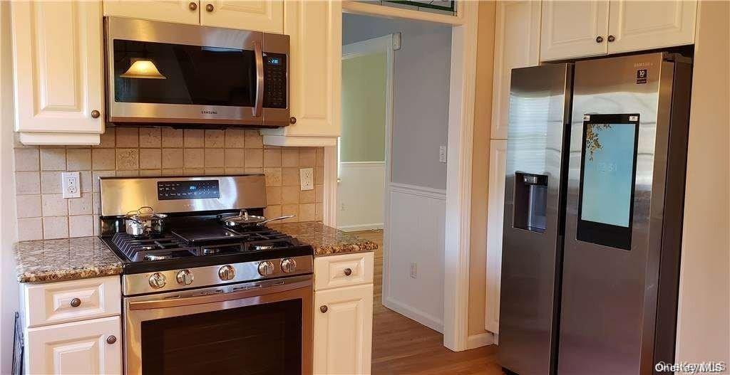 #5 photo, 28 Carley Avenue, Huntington , NY 11743