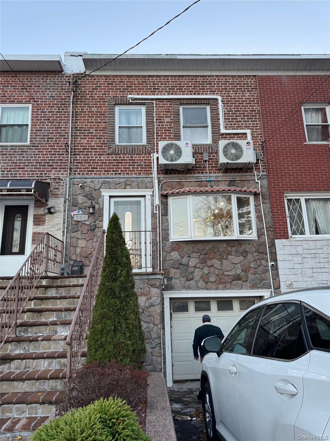 #16 photo, 753 Clarence Avenue, Bronx , NY 10465