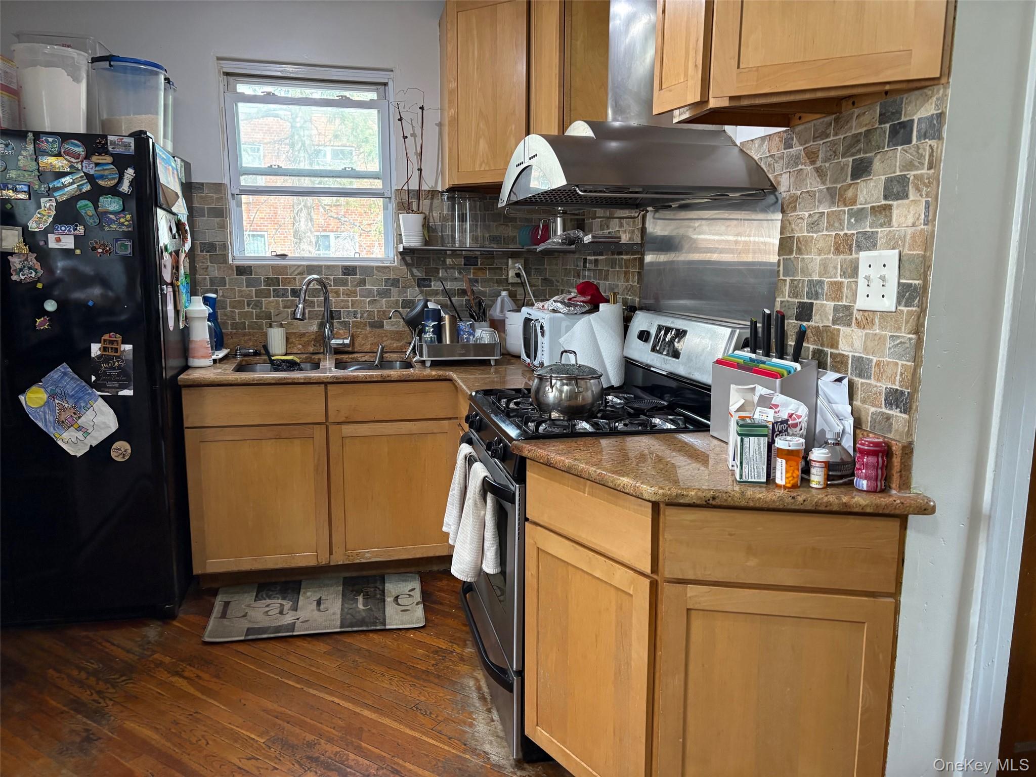 #6 photo, 140-99 Burden Crescent, Briarwood , NY 11435