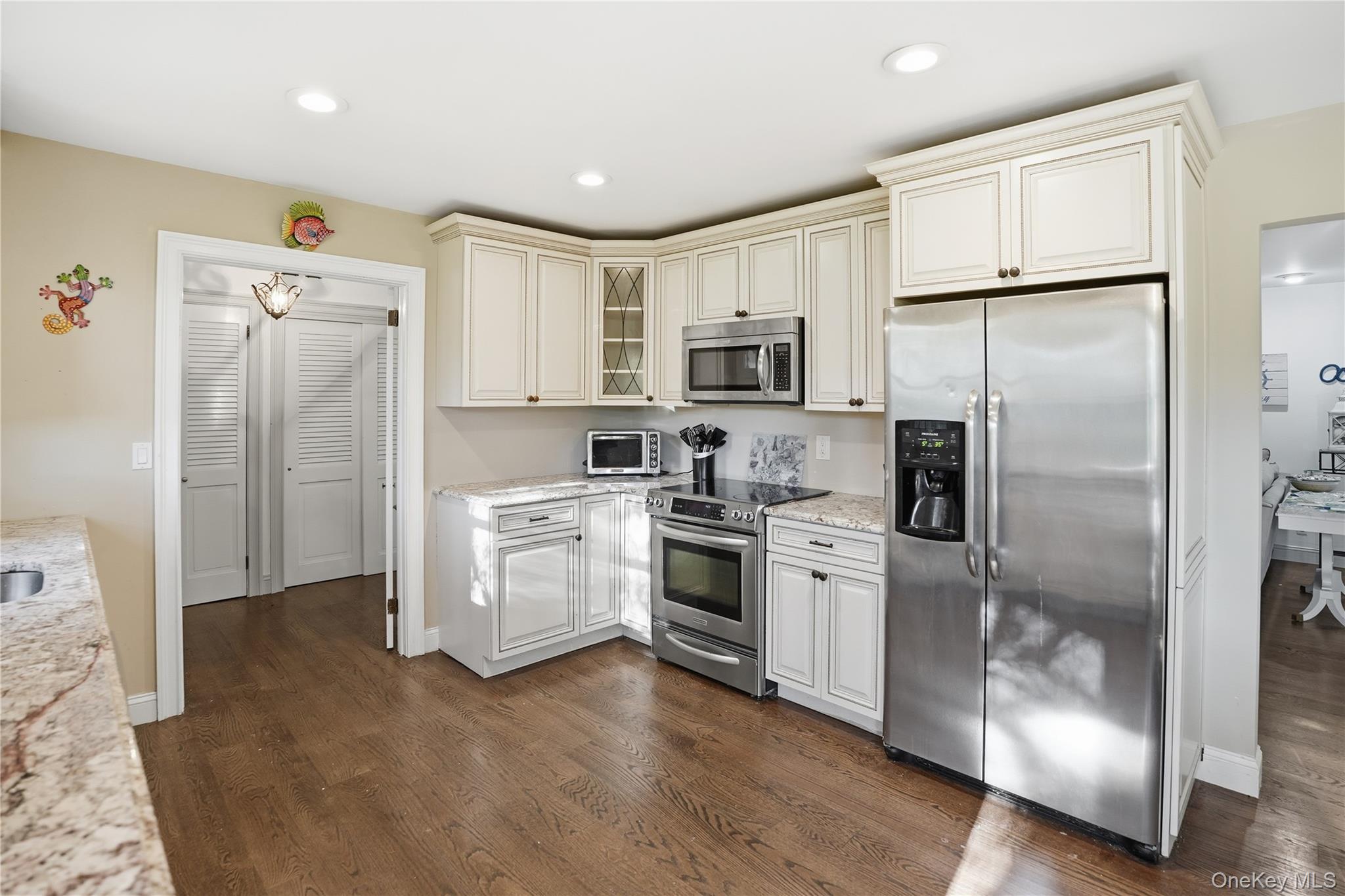 #9 photo, 15 Club Drive, Southampton , NY 11968